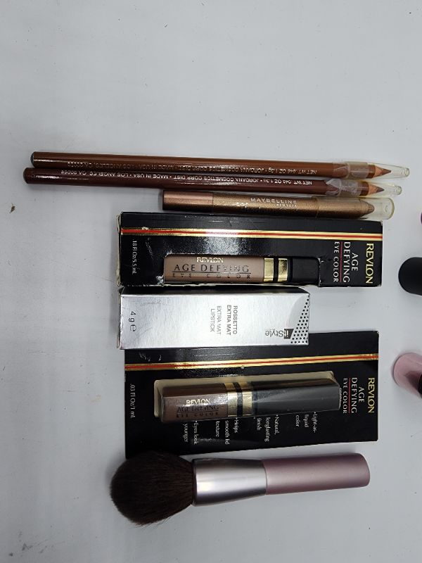 Photo 2 of Miscellaneous Variety Brand Name Cosmetics Including ((Revlon,Itstyle,Mally,Jordana)) Including Discontinued Makeup Products 