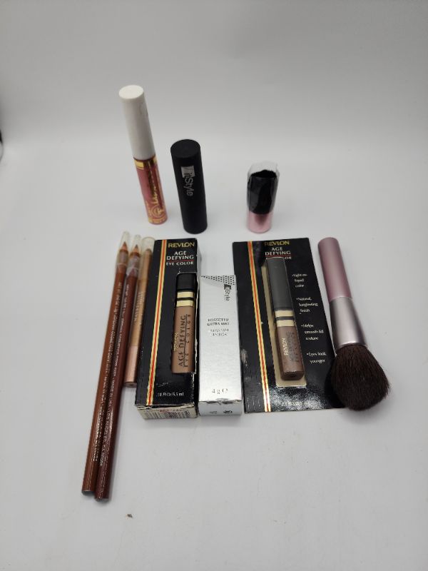 Photo 1 of Miscellaneous Variety Brand Name Cosmetics Including ((Revlon,Itstyle,Mally,Jordana)) Including Discontinued Makeup Products 