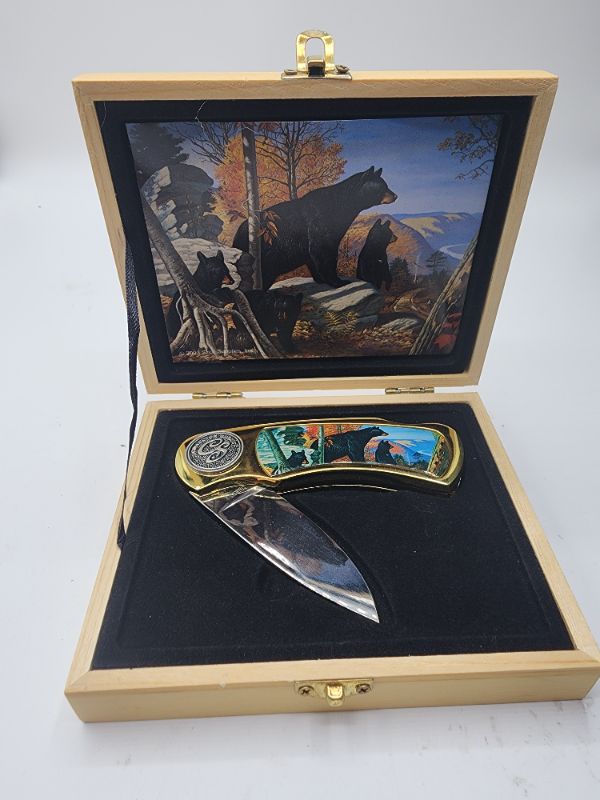 Photo 1 of Black Bear 4" Collaetable Pocket Knife Gold Oak Gift Box 