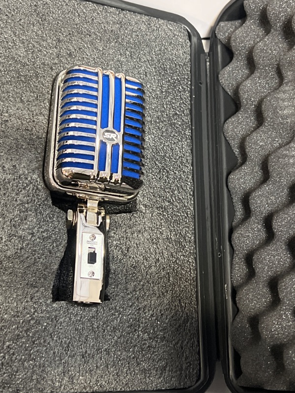 Photo 2 of Monoprice Memphis Blue Classic Retro-Style Dynamic Microphone, Supercardioid Polar Pattern, For Podcasting, Streaming, and Live Performing - Stage Right Series