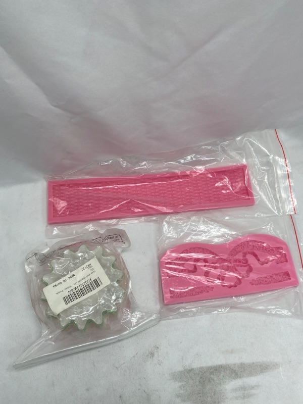 Photo 3 of PLEASE SEE IMAGE
Pink Lace Silicone Mold Cake Decoration Tool for Fondant Cake
2 pack 

Cupcake Liners 