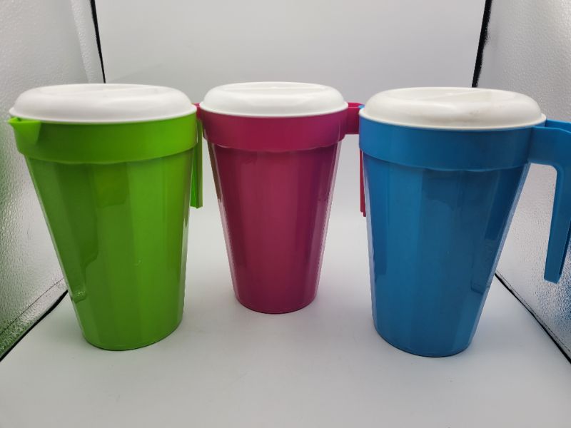 Photo 2 of 5 count Green/Pink/Blue/Clear 80oz Plastic Pitchers (assorted styles/designs)