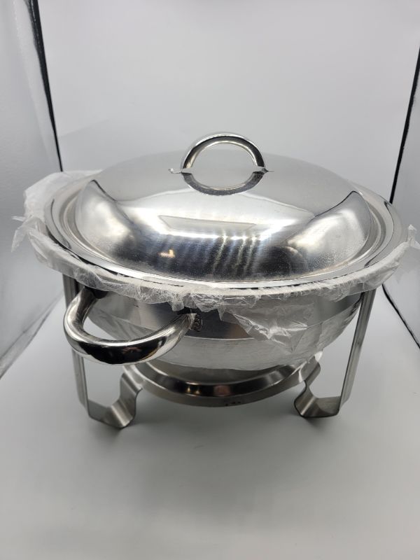 Photo 2 of Round Stainless Chafer SOLD AS IS SIZE UNKNOWN
