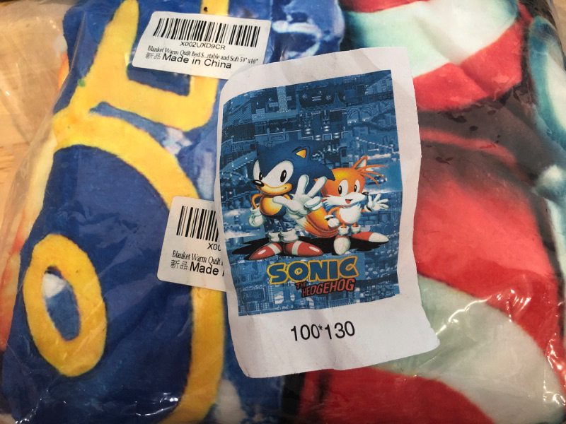 Photo 2 of Sonic The Hedgehog Sonic & Tails Large Fleece Throw Blanket