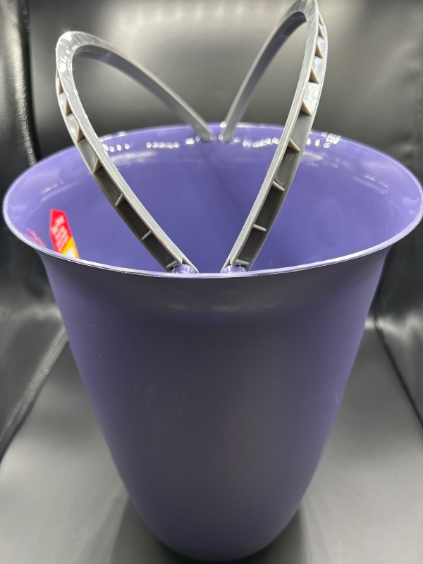 Photo 1 of GLAD 4.5 GAL TRASH CAN "DIMPLE" WITH BAG RING 