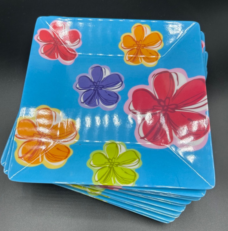 Photo 1 of 8" SQUARE PLASTIC PLATES - QTY OF 12