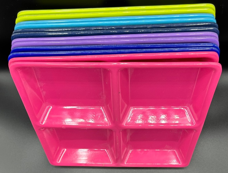 Photo 2 of  8.5" 4 SECTION TRAY Qty 12 - 2 OF EACH COLOR