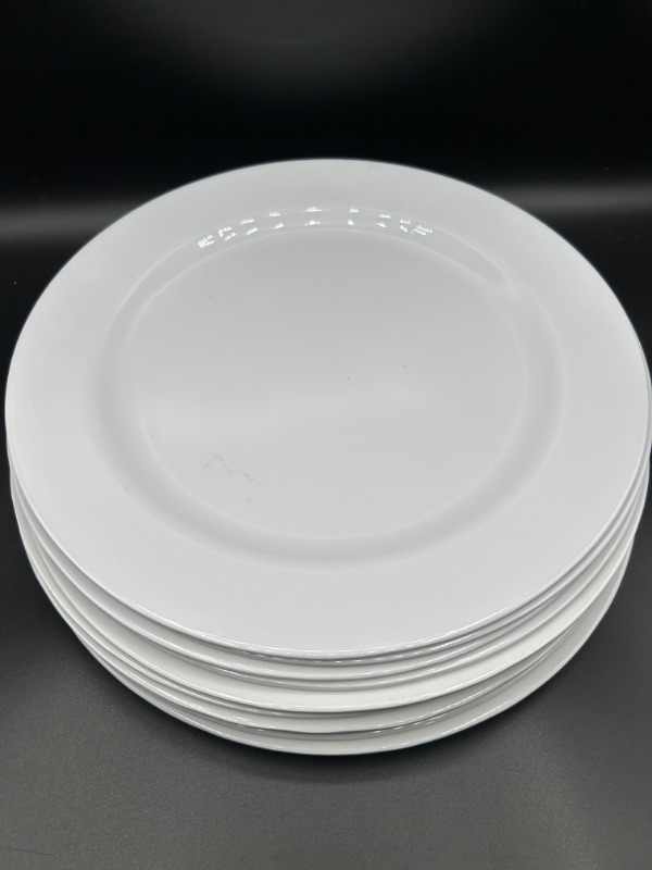 Photo 1 of 11" PLASTIC PLATES 10CT - WHITE