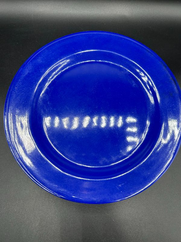 Photo 2 of 8" ROUND PLASTIC PLATES - 12CT - DARK BLUE