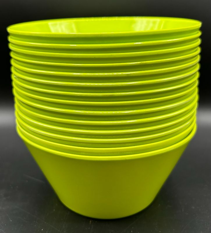Photo 1 of PLASTIC BOWLS - 12CT - GREEN