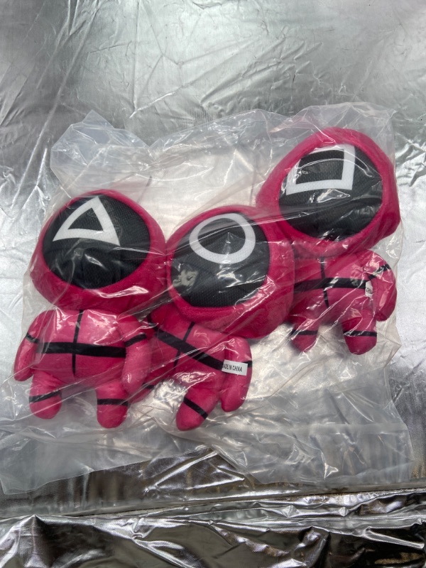 Photo 1 of Squid game plushies 3pcs COLOR PINK