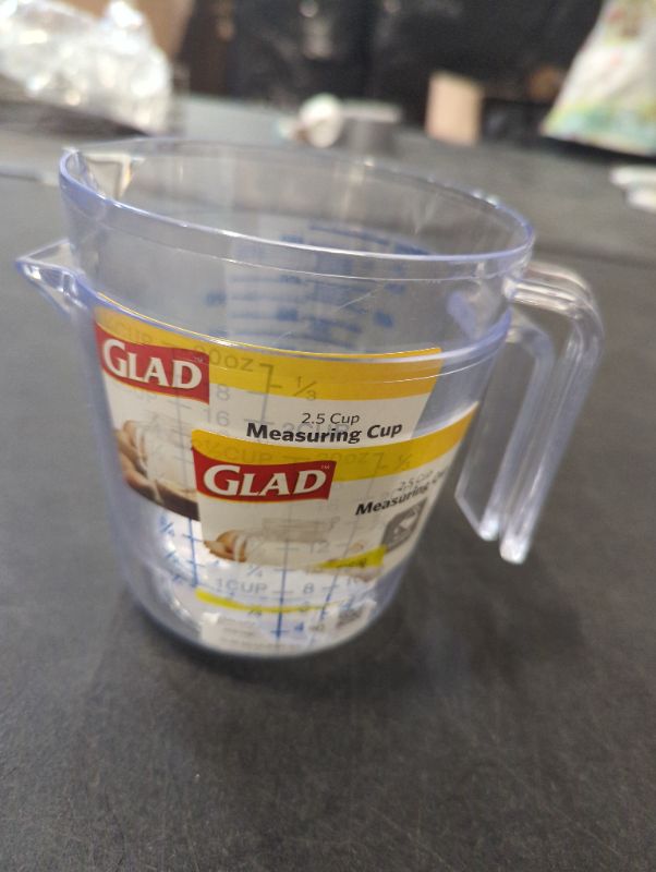Photo 3 of GLAD - 2.5 Cup Plastic Measuring Cup - 2pcs