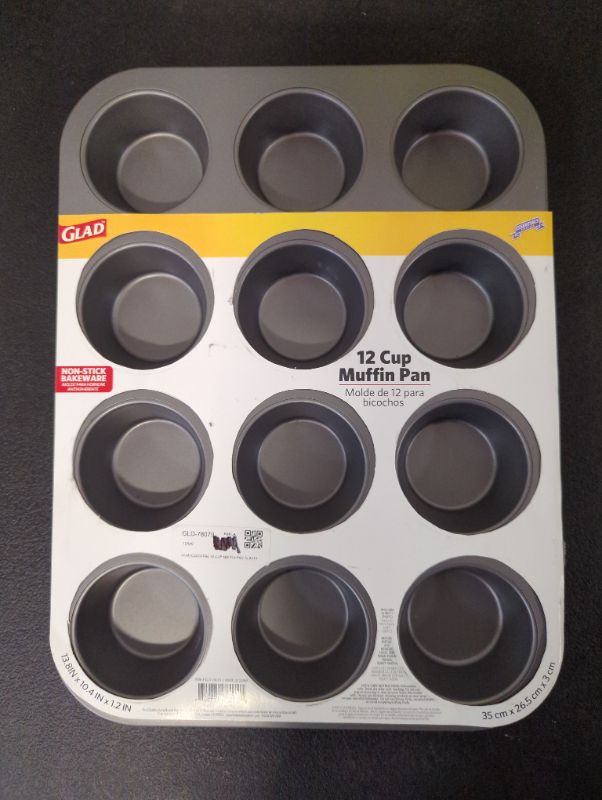 Photo 2 of GLAD - 12 Cup Muffin Pan 