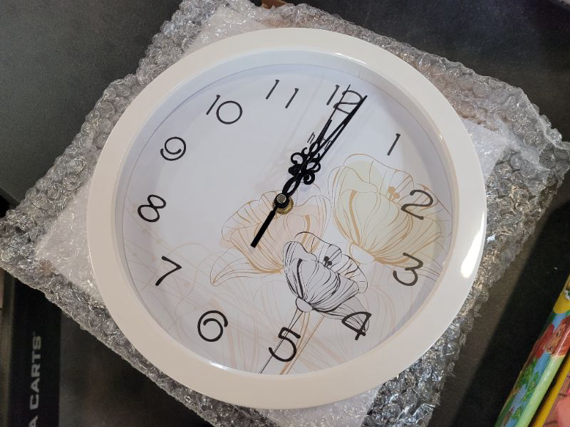 Photo 2 of HITO Wall Clock Wall Clock All-Match with Frame Quiet Quartz Hanging Clocks (Color : White 8.6in with flowers)