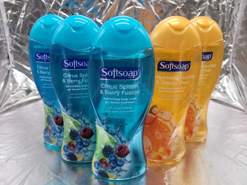 Photo 3 of (5 pack) Softsoap Body Wash, Moisturizing with Moisture Beads, 2 Sweet Honeysuckle & Orange Peel and 3 Citrus Splash and Berry - 18 fl oz