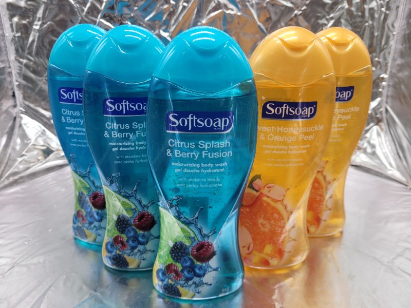 Photo 1 of (5 pack) Softsoap Body Wash, Moisturizing with Moisture Beads, 2 Sweet Honeysuckle & Orange Peel and 3 Citrus Splash and Berry - 18 fl oz
