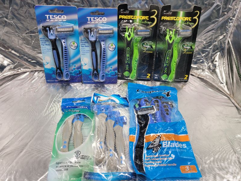 Photo 1 of 16 Count Triple/Quad Blade Disposable Razor Assorted Brands Bundle 