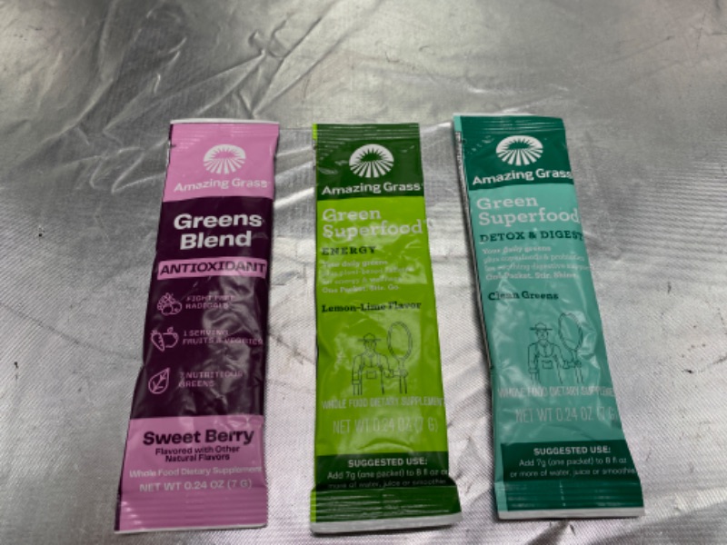 Photo 2 of Amazing Grass Greens Blend Superfood: Super Greens Powder Smoothie Mix with Organic Spirulina, Chlorella, Beet Root Powder, Digestive Enzymes & Probiotics,