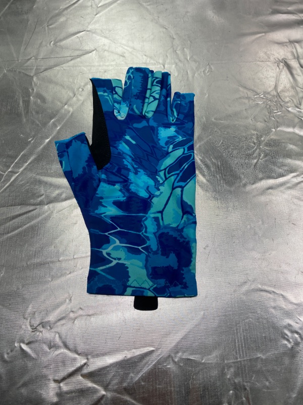 Photo 2 of Fishing Fingerless Gloves UPF 50+ UV Sun Protection Gloves Non-Slip Men Women for Kayaking, Hiking, Paddling, Driving, Canoeing, Rowing (SIZE M)