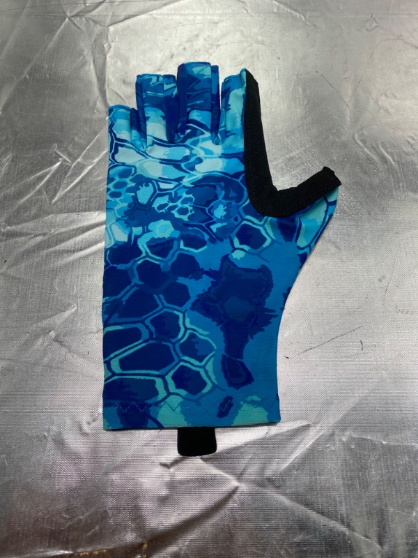 Photo 2 of  Fishing Fingerless Gloves UPF 50+ UV Sun Protection Gloves Non-Slip Men Women for Kayaking, Hiking, Paddling, Driving, Canoeing, Rowing (size m )