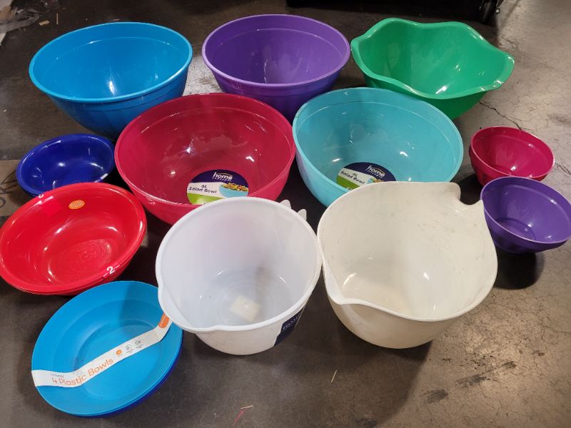 Photo 2 of 17 Pieces Assorted Shapes/Sizes/Colors/Designs/Styles Plastic Bowls (Salad Serving Bowls, Mixing Bowls, Snack Bowls Etc...)