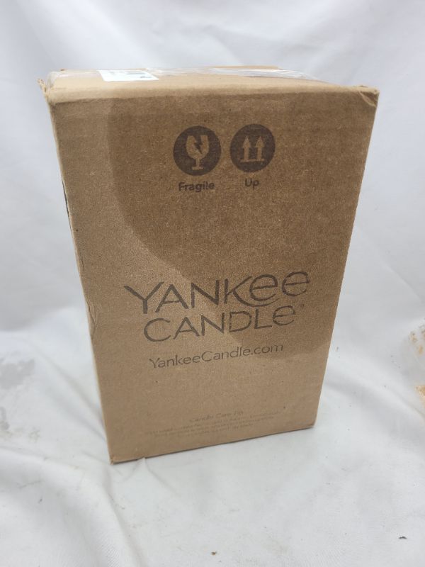Photo 3 of Yankee Candle 1073481Ez Large Jar Candle Lemon Lavender