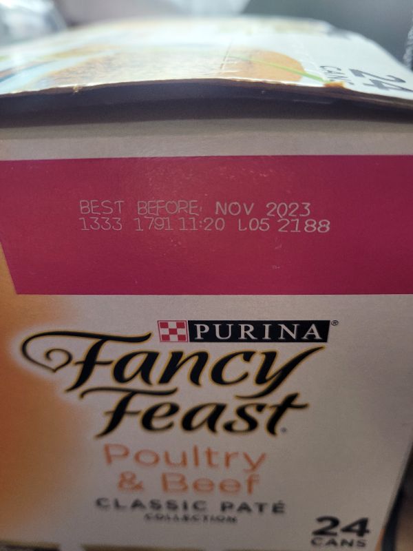 Photo 3 of Fancy Feast Purina Pate Adult Canned Wet Cat Food Classic Pate Variety Pack Poultry & Beef (24) 3 oz. Cans