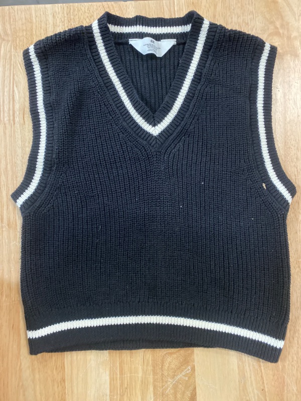 Photo 1 of Sweater Vest Women Y2K Plaid Knitted Streetwear Preppy Style V Neck Crop Knitwear Tank Top for Girl (Size 12/14)