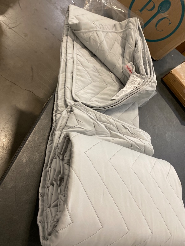 Photo 3 of HOMBYS Oversized King Quilt Bedspread 128x120 Reversible Lightweight Coverlet Summer Sage Green Comforter Set (Super King Plus(128x120)NEW 