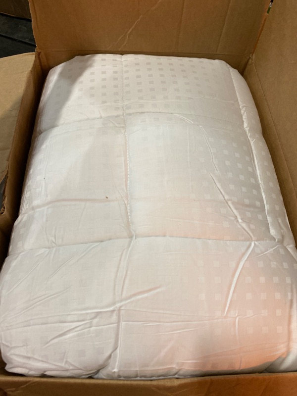 Photo 2 of EASELAND Queen Size Mattress Pad Pillow Cover Quilted Fitted Mattress Protector Cotton Top 8-21" Deep Pocket Cooling Mattress Topper (60x80 Inches, White)
