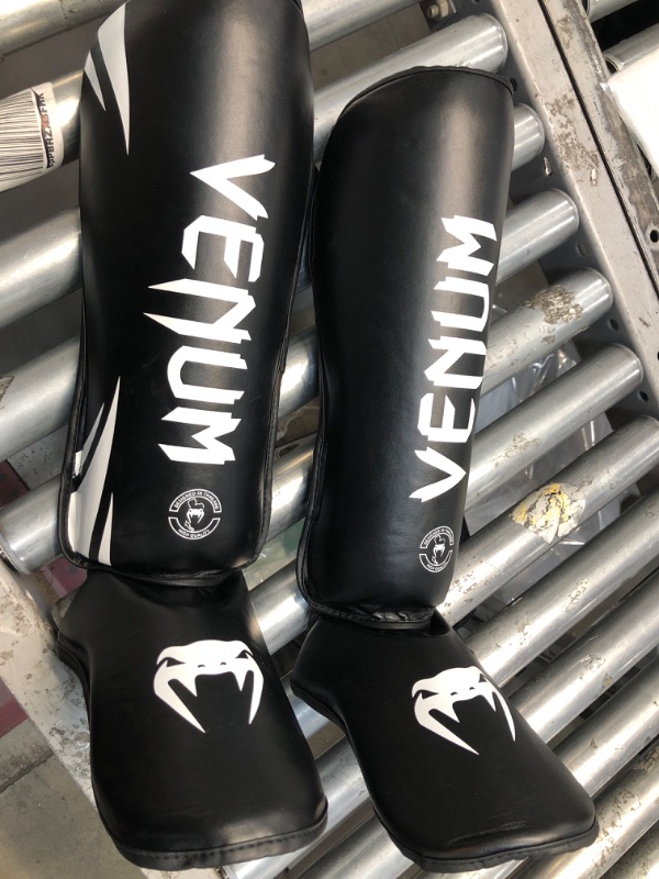 Photo 2 of *** USED ***
Venum Challenger Standup Shinguards Large Black/Black