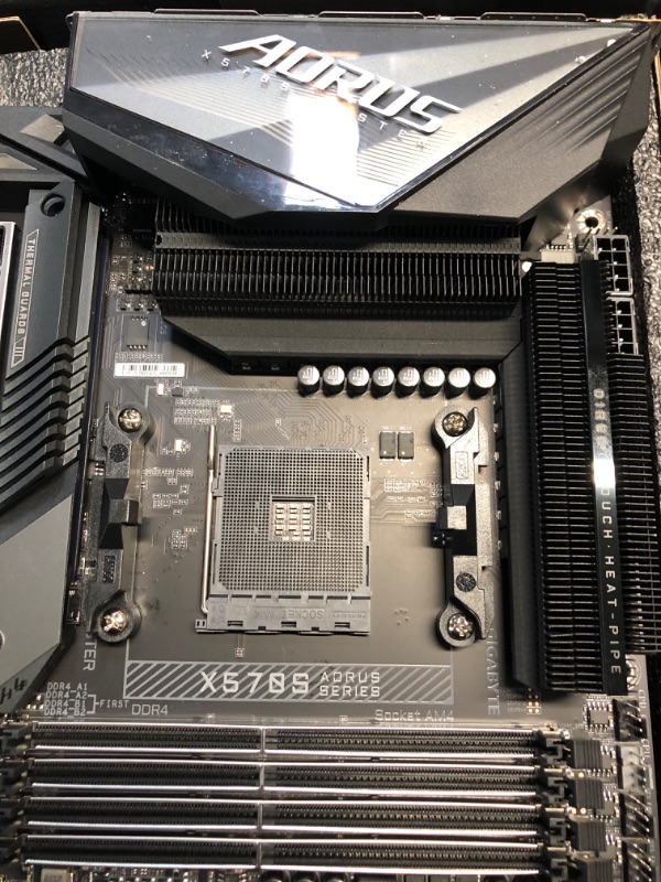 Photo 4 of GIGABYTE X570S AORUS Master (AMD/ X570S/ Ryzen 5000/ ATX/PCIe 4.0/ SATA 20Gb/s/USB 3.2/ Motherboard)