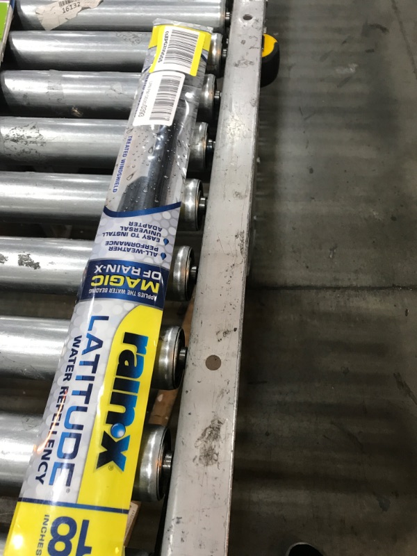 Photo 1 of Rain-X 5079275-2 Latitude 2-In-1 Water Repellent Wiper Blades, 18 Inch Windshield Wipers (Pack Of 1), Automotive Replacement Windshield Wiper Blades With Patented Rain-X Water Repellency Formula 18" Single Wiper Blades