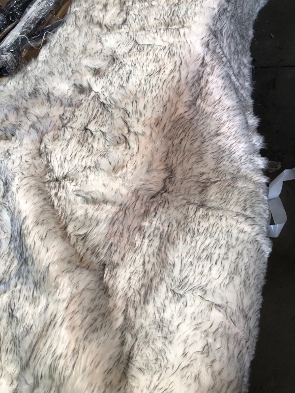 Photo 1 of 8FT X10FT Real Natural FurvWhite/Gray) area rug 