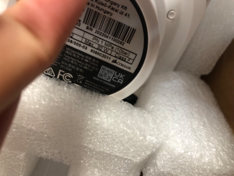 Photo 1 of CORSAIR Hydro X Series XD7 RGB Pump/Reservoir Combo - White - 360mm Distribution Plate System - D5 PWM Pump - 140ml Reservoir - 36 Individually Addressable RGB LEDs - Temperature Sensor XD7 RGB White