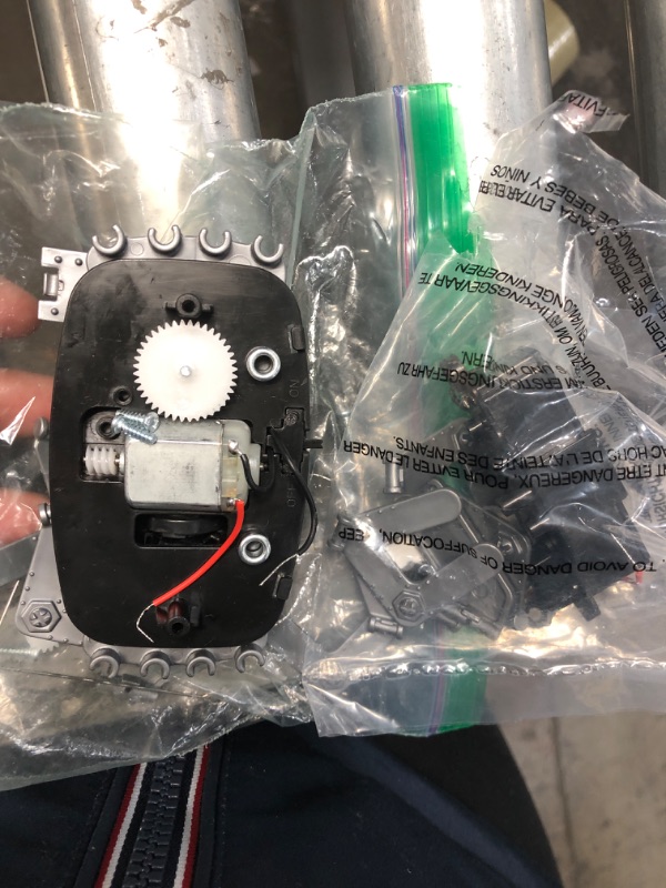 Photo 1 of 4M Table Top Robot with Amazon Basics AAA Batteries Bundle
