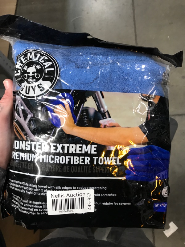 Photo 2 of Chemical Guys Monster Extreme Thickness Premium Microfiber Towel (16" x 16")