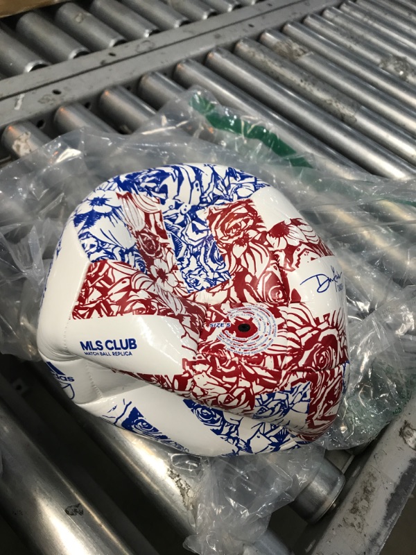 Photo 1 of adidas Unisex-Adult MLS Training Ball - size 5