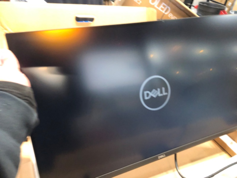 Photo 4 of Dell S2722QC 27-inch 4K USB-C Monitor - UHD (3840 x 2160) Display, 60Hz Refresh Rate, 8MS Grey-to-Grey Response Time (Normal Mode), Built-in Dual 3W Speakers, 1.07 Billion Colors - Platinum Silver
