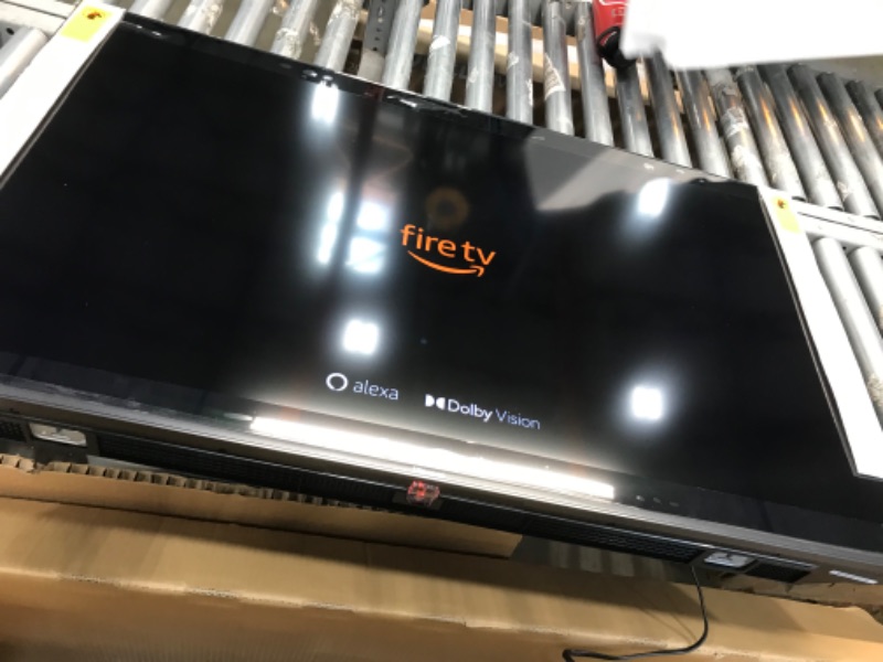 Photo 2 of Hisense 50-inch ULED U6 Series Quantum Dot QLED 4K UHD Smart Fire TV (50U6HF, 2022 Model)
