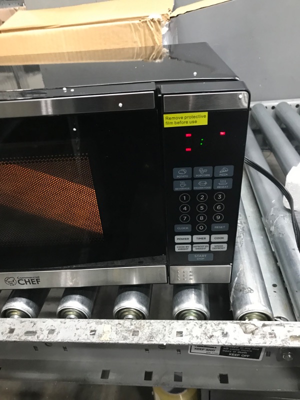 Photo 5 of Commercial Chef CHM770B Countertop Microwave, 0.7 Cubic Feet, Black
FRONT SCREEN ISDAMAGED, DOOR DOES NOT OPEN
