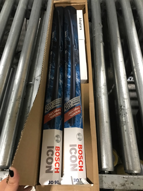 Photo 2 of Bosch ICON Wiper Blades 26OE22OE (Set of 2) Fits Ford: 11-19 Explorer, Mercedes-Benz: 11-06 B0, Toyota: 19-07 Tundra, Volkswage: 19-16 Tiguan +More, Up to 40% Longer Life, Frustration Free Packaging 26OE and 22OE Frustration Free Combo Wiper Blades