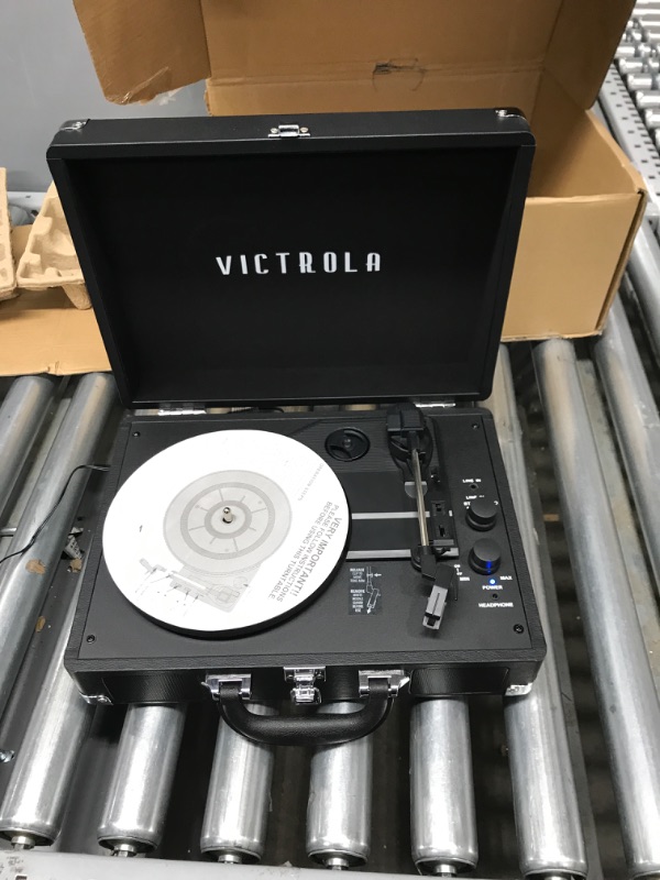 Photo 2 of ***TESTED WORKING SEE FULL NOTES*** Victrola Vintage 3-Speed Bluetooth Portable Suitcase Record Player with Built-in Speakers | Upgraded Turntable Audio Sound| Includes Extra Stylus | Black, Model Number: VSC-550BT-BK, 1SFA