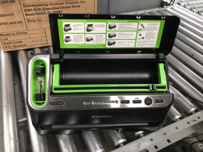 Photo 2 of *******NON-FUNCTIONAL******    FoodSaver Vacuum Sealer Machine with Automatic Bag Detection, Sealer Bags and Roll, and Handheld Vacuum Sealer for Airtight Food Storage and Sous Vide, Silver Vacuum Sealing System