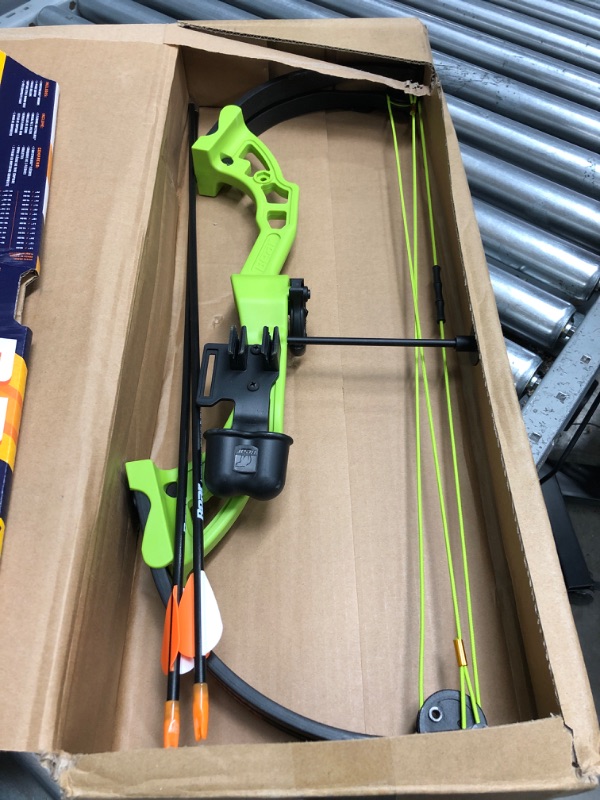 Photo 2 of Bear Archery Brave Bow Set Green