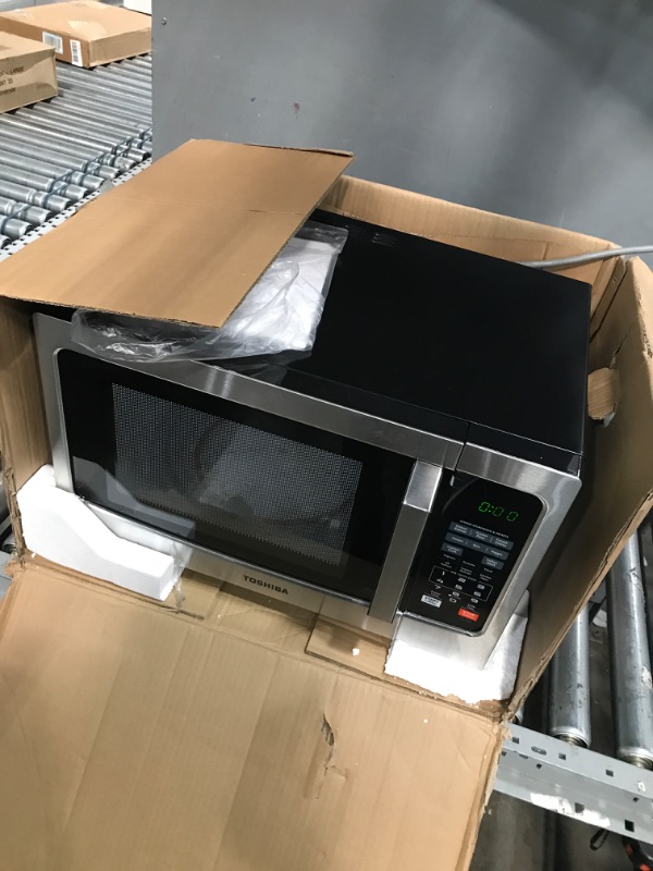 Photo 2 of ***PARTS ONLY*** TOSHIBA EM131A5C-SS Countertop Microwave Oven, 1.2 Cu Ft with 12.4" Turntable, Smart Humidity Sensor with 12 Auto Menus, Mute Function & ECO Mode, Easy Clean Interior, Stainless Steel & 1100W Silver Microwave Oven
