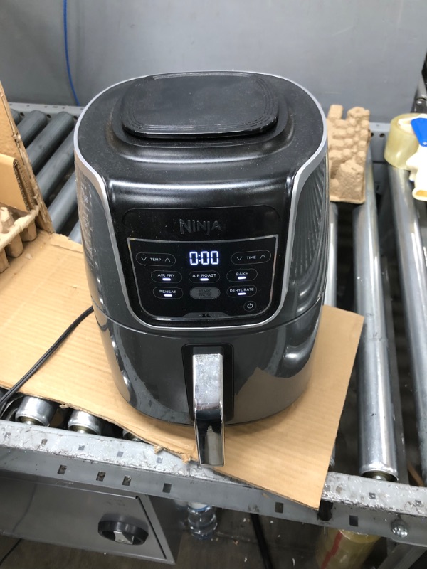 Photo 3 of **USED ** Ninja AF150AMZ Air Fryer XL, 5.5 Qt. Capacity that can Air Fry, Air Roast, Bake, Reheat & Dehydrate, with Dishwasher Safe, Nonstick Basket & Crisper Plate and a Chef-Inspired Recipe Guide, Grey