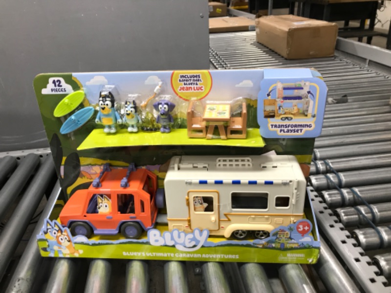 Photo 2 of Bluey Ultimate Caravan Adventures - Caravan Playset and Three 2.5-3" Figures & 4WD Family Vehicle with 2 Surfboards