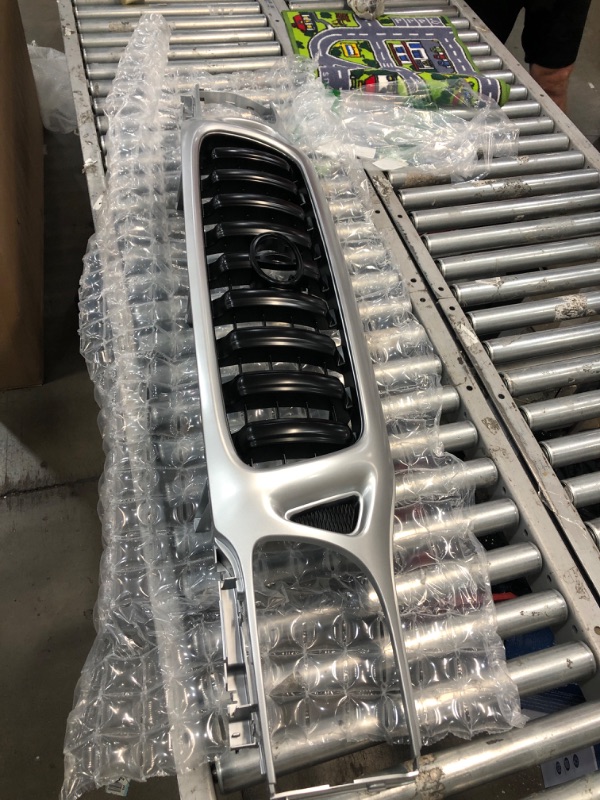 Photo 1 of OE Replacement Toyota Tacoma Grille Assembly (Partslink Number TO1200249)