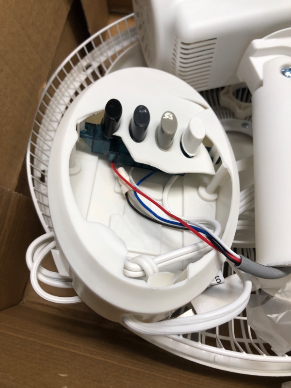Photo 3 of *** USED *** **** SHIPPING DAMAGE TO THE BASE OF THE FAN ****
Comfort Zone CZ121WT 12” 3-Speed Oscillating Table Fan with Adjustable Tilt, Convenient Push Button Controls, Quiet Operation, White